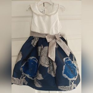 Girls size 5 6 & 7 NWT Bonnie Jean dress with pearl button collar..